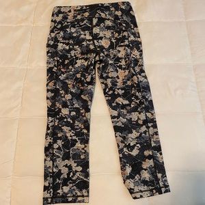 Lululemon speed up tight crop leggings size 6